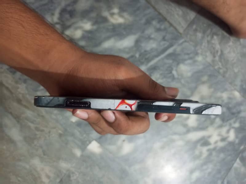 Apple iPhone 13 2