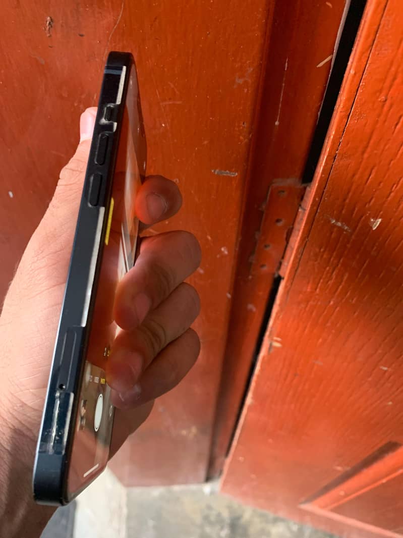 Apple iPhone 13 2