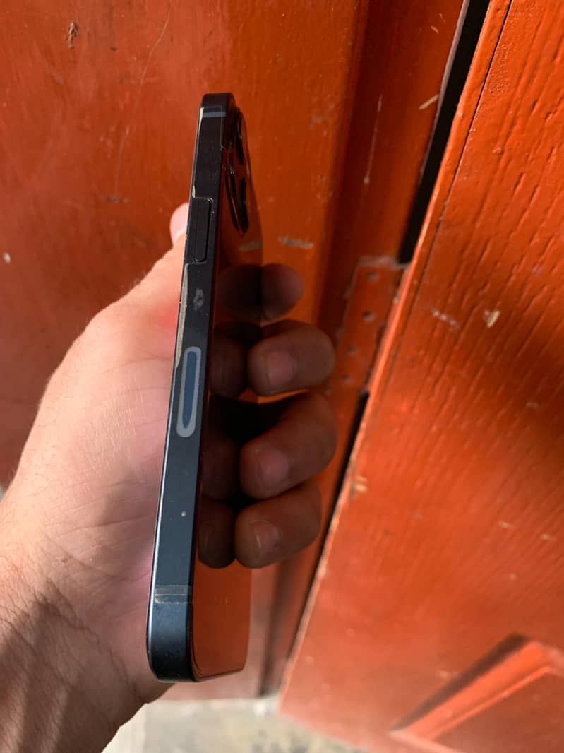Apple iPhone 13 4