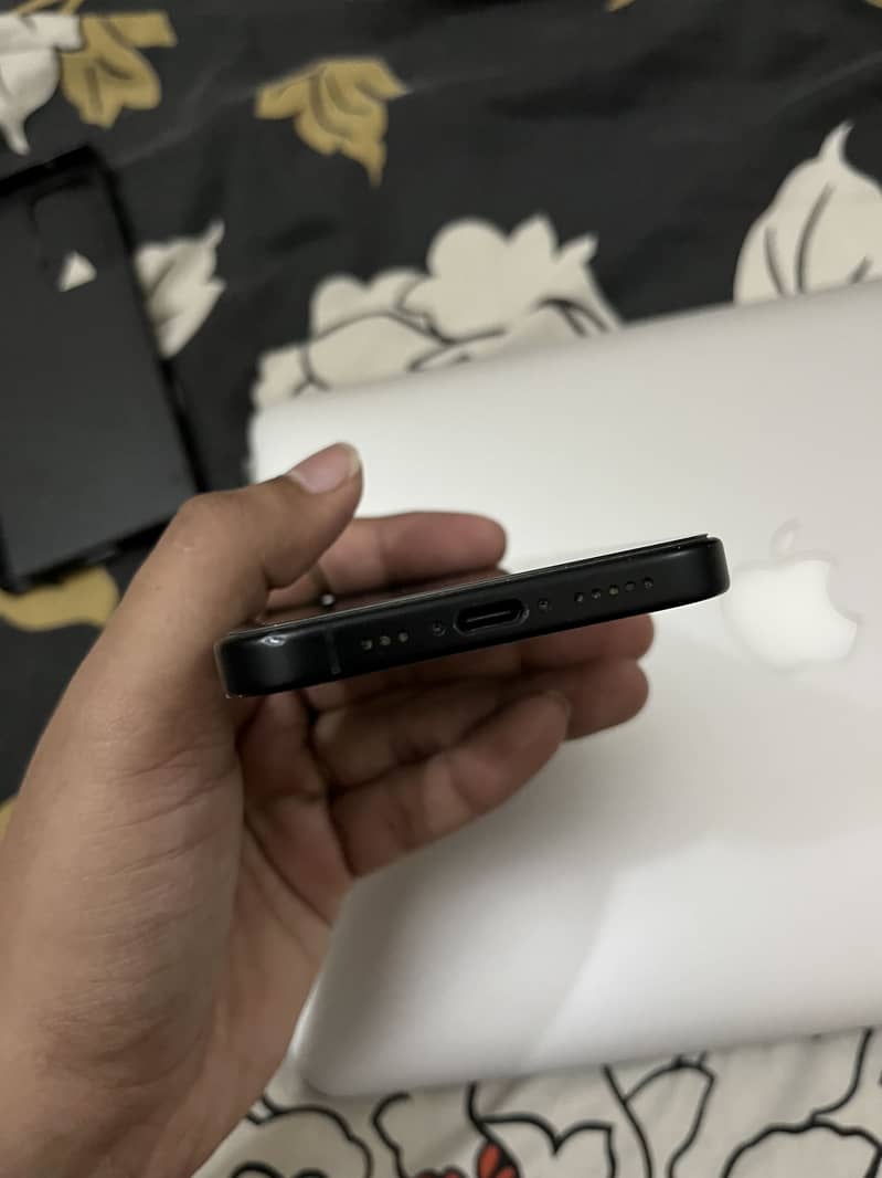 Apple iPhone 16 1