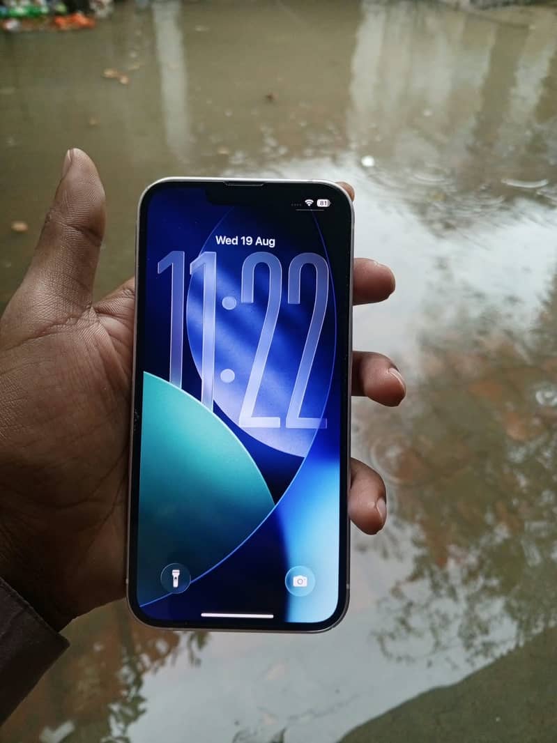 Apple iPhone 13 2