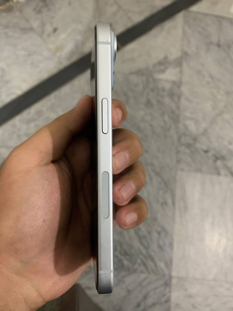 Apple iPhone 15 2