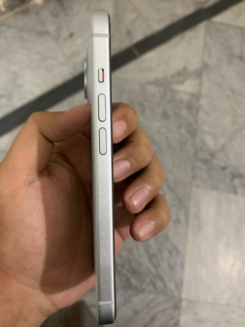 Apple iPhone 15 3