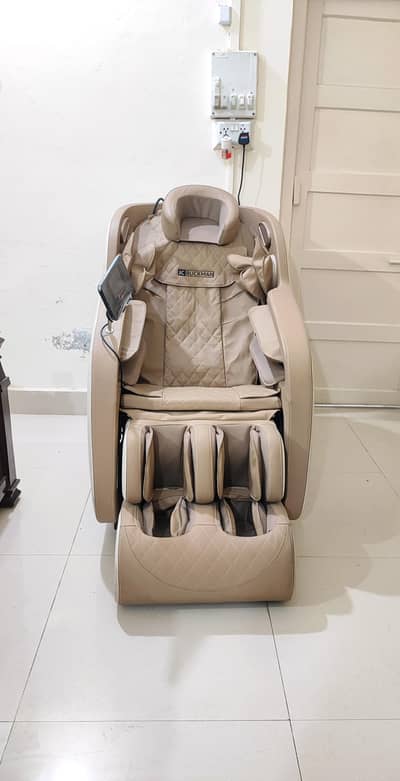 JC Buckman IndulgeUs Massage Chair | 9.5/10 | Zero Gravity | Rs 120k