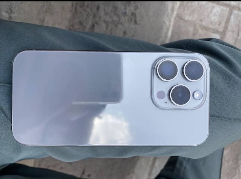 Apple iPhone 15 Pro 0