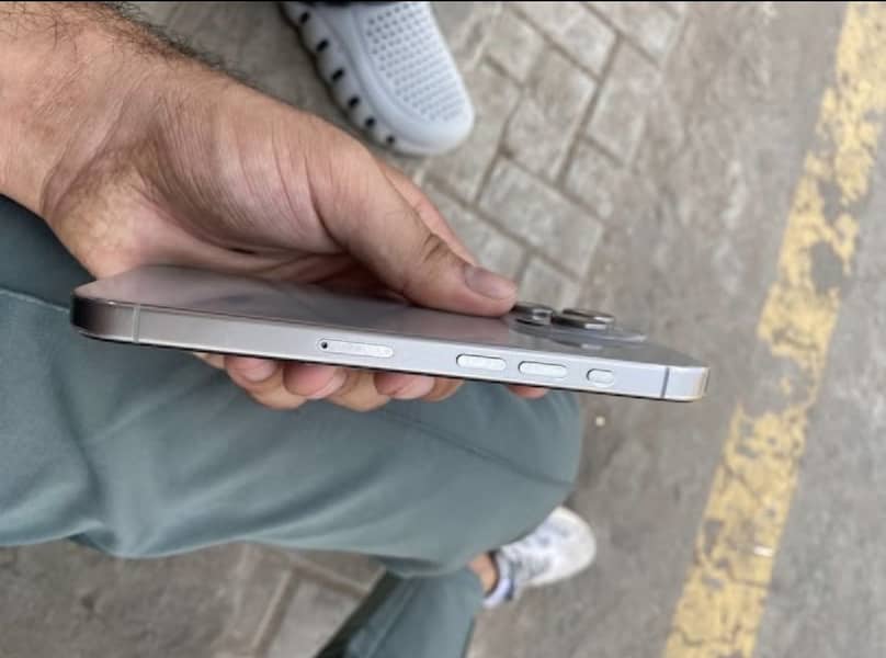 Apple iPhone 15 Pro 3