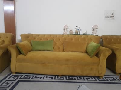 5 seater sofa in premium condition