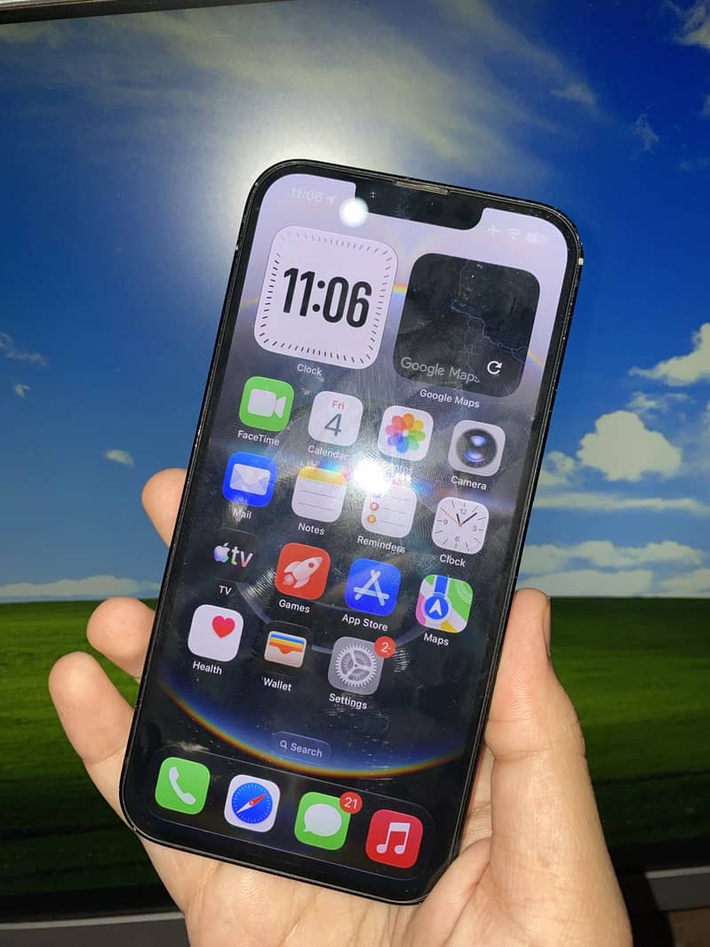 Apple iPhone 16e 1