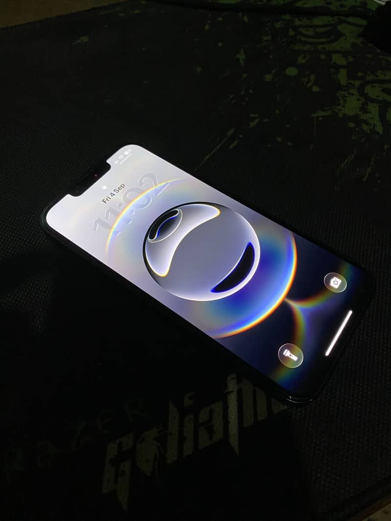 Apple iPhone 16e 8