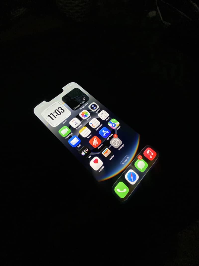 Apple iPhone 16e 9