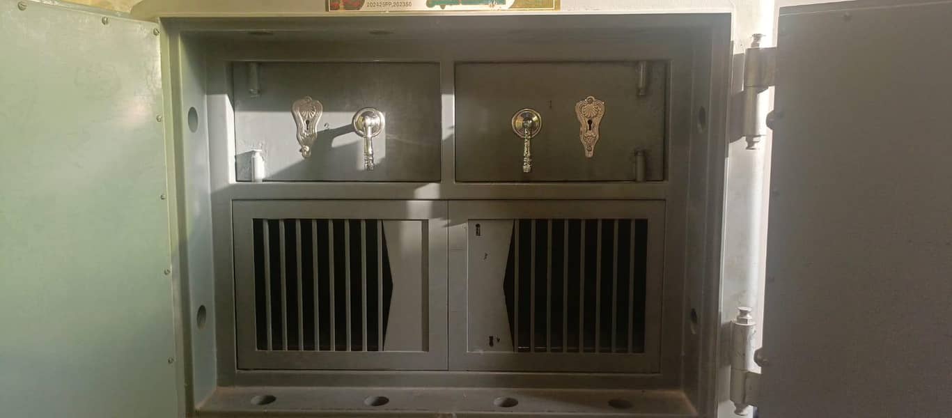 Safe Locker 3