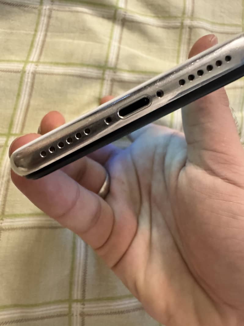 Apple iPhone X 5