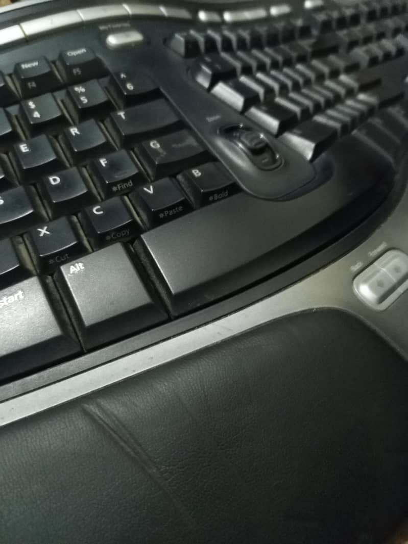 RARE MICROSOFT KEYBOARD 1
