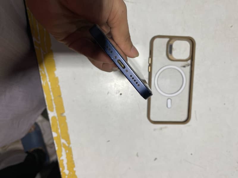 Apple iPhone 12 1