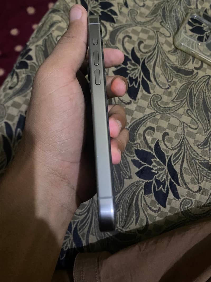 iPhone 15 pro 2
