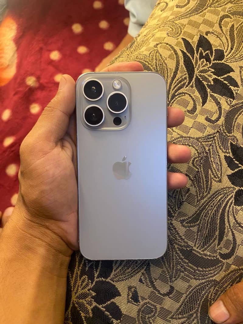 iPhone 15 pro 3