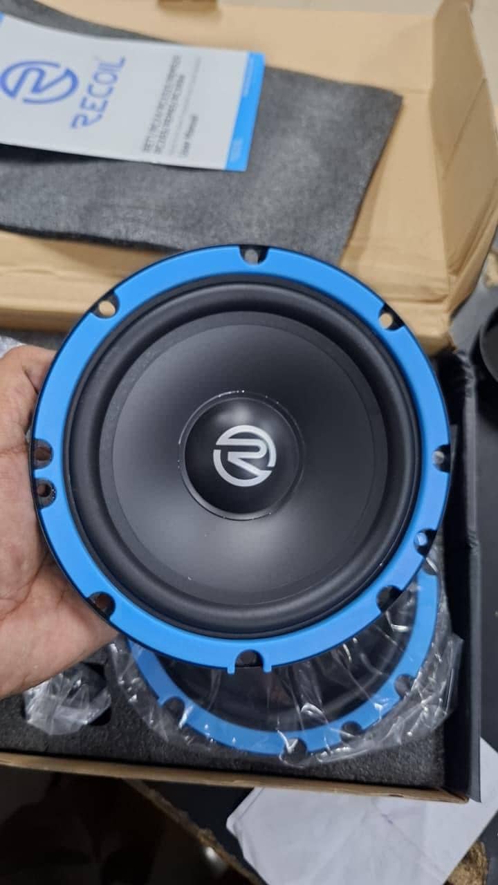 components speaker 2