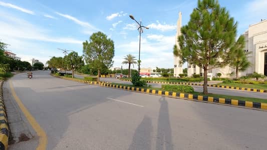 In Bahria Enclave - Sector N Residential Plot For sale Sized 8 Marla