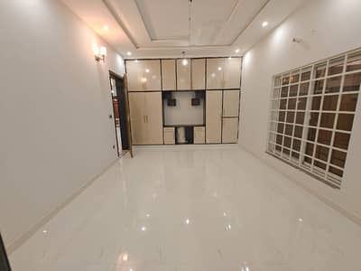 1 Kanal Upper Portion Available For Rent