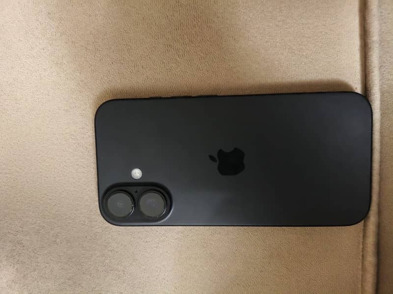 Apple iPhone 16 3