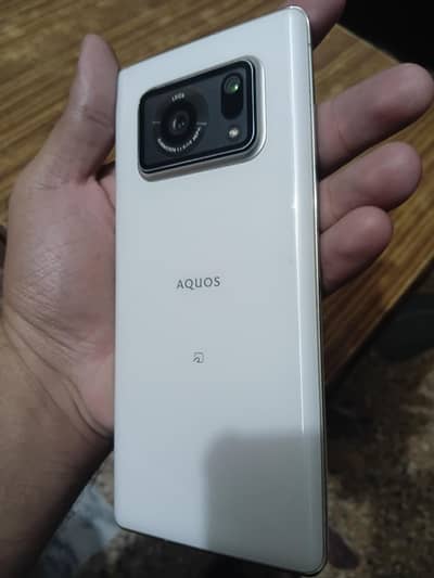 Aqous R6 Gaming phone.  snap dragon triple 8