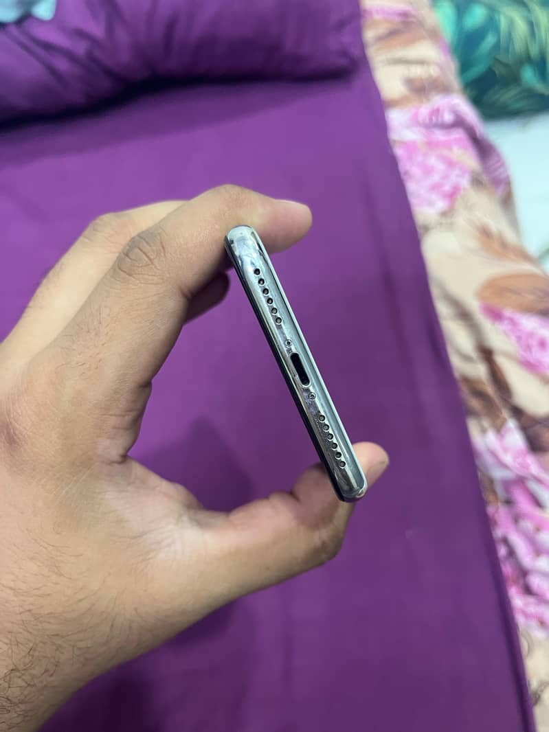 Apple iPhone X 3