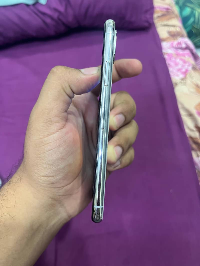 Apple iPhone X 5