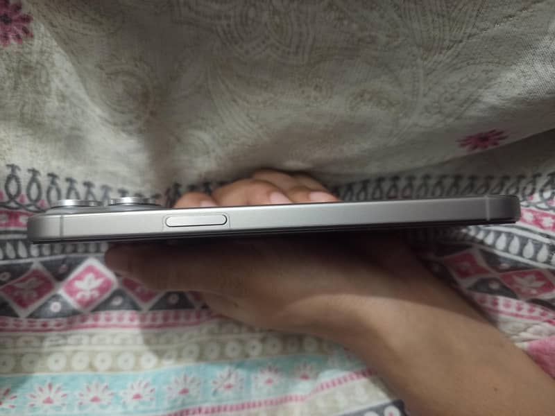 Apple iPhone 15 Pro Max 1