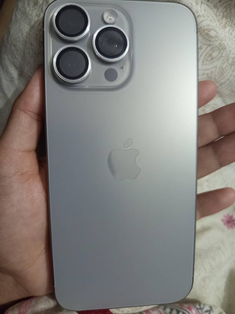Apple iPhone 15 Pro Max 2