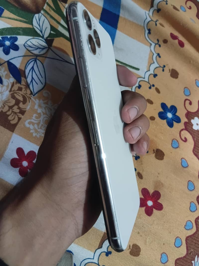 Apple iPhone 11 Pro Max 2
