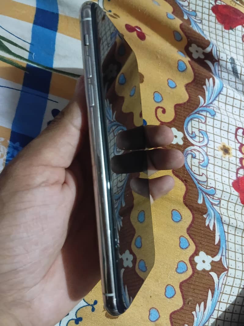 Apple iPhone 11 Pro Max 3