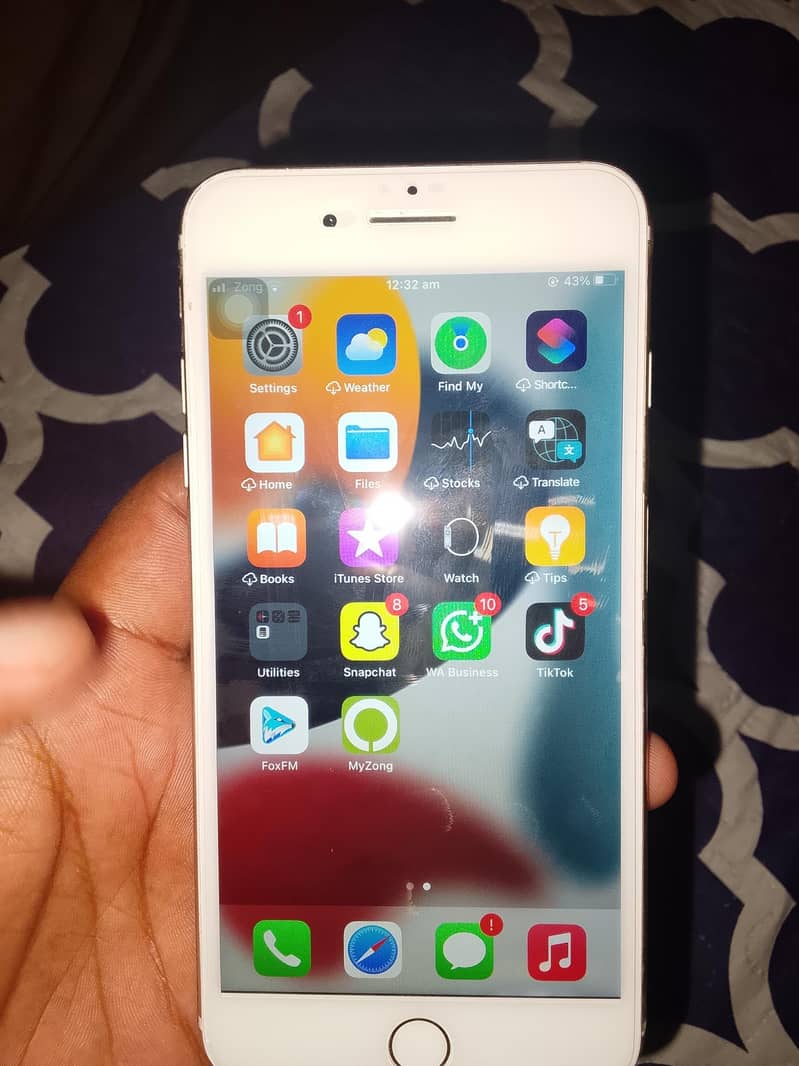Apple iPhone 7 Plus 1