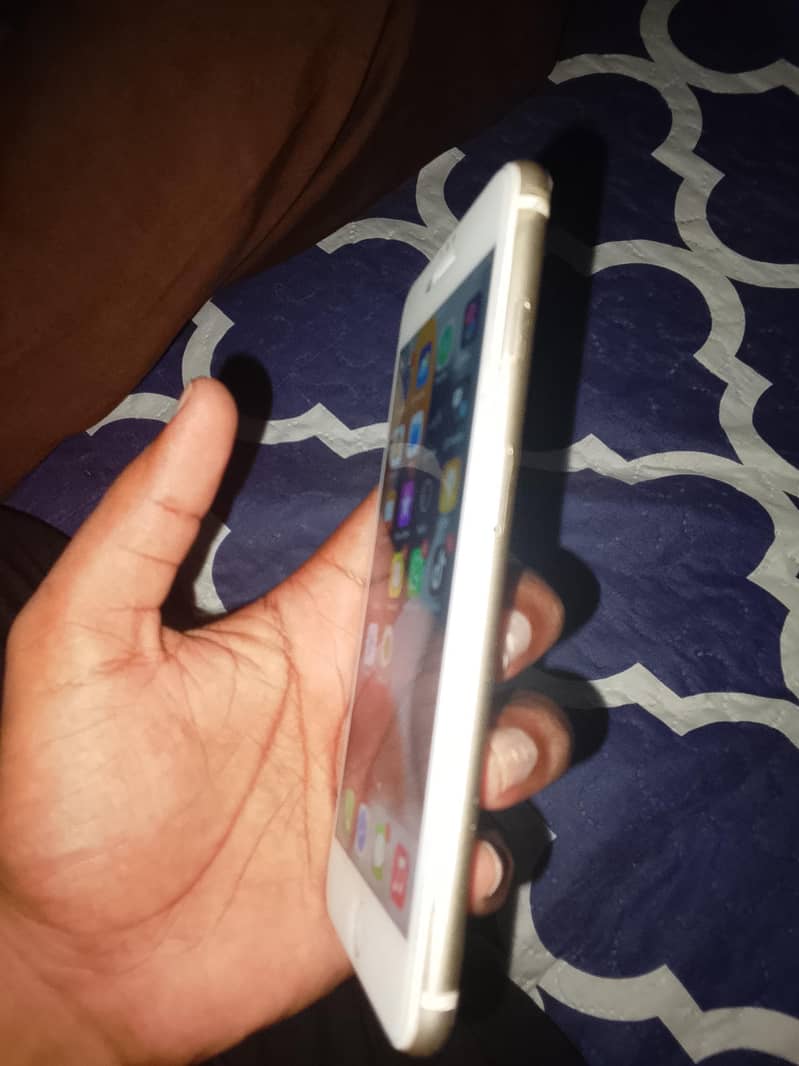 Apple iPhone 7 Plus 2