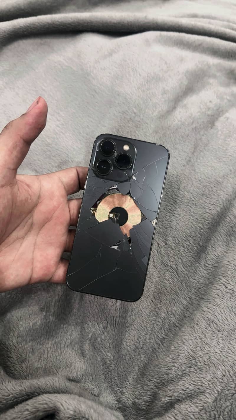 Apple iPhone 13 2