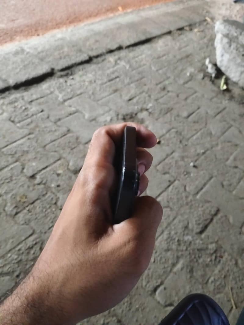 Apple iPhone 13 3