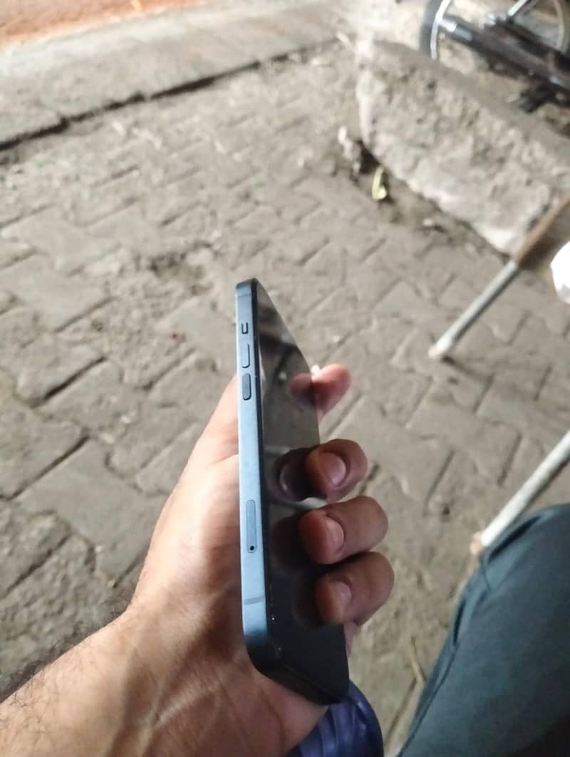 Apple iPhone 13 4