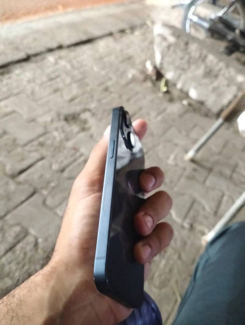 Apple iPhone 13 5