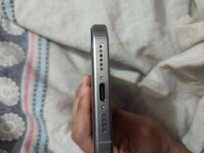 Apple iPhone 15 Pro Max 3