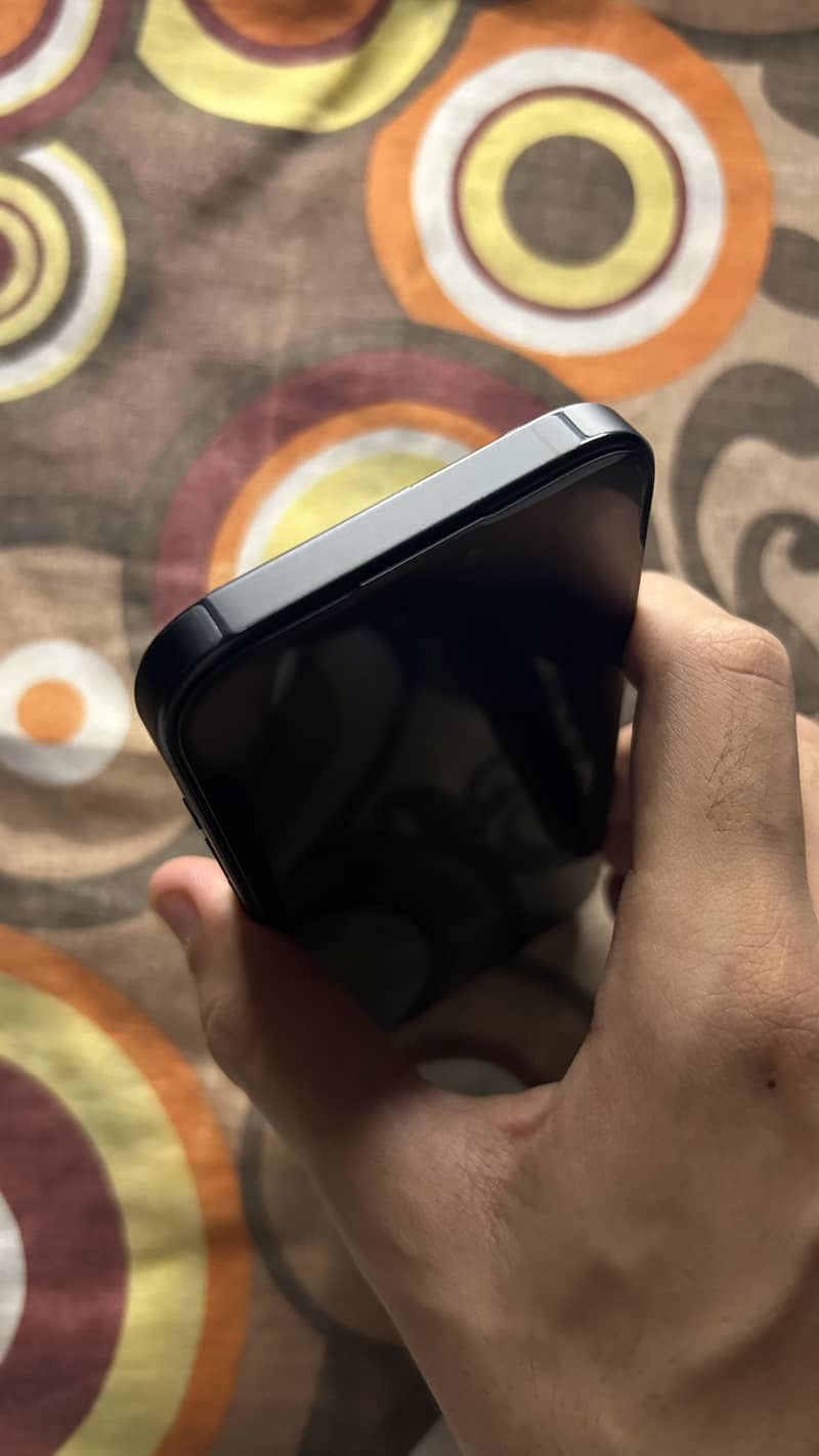 Apple iPhone 16 Pro 8