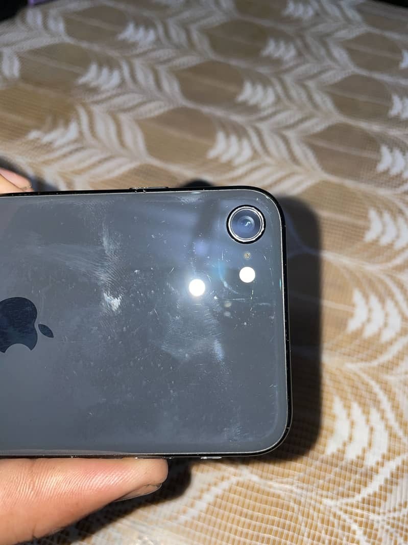 iPhone SE 2 3