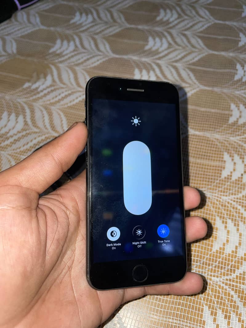 iPhone SE 2 6