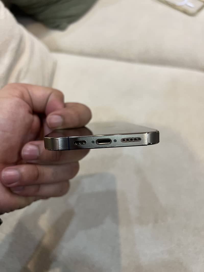 Apple iPhone 14 Pro 4