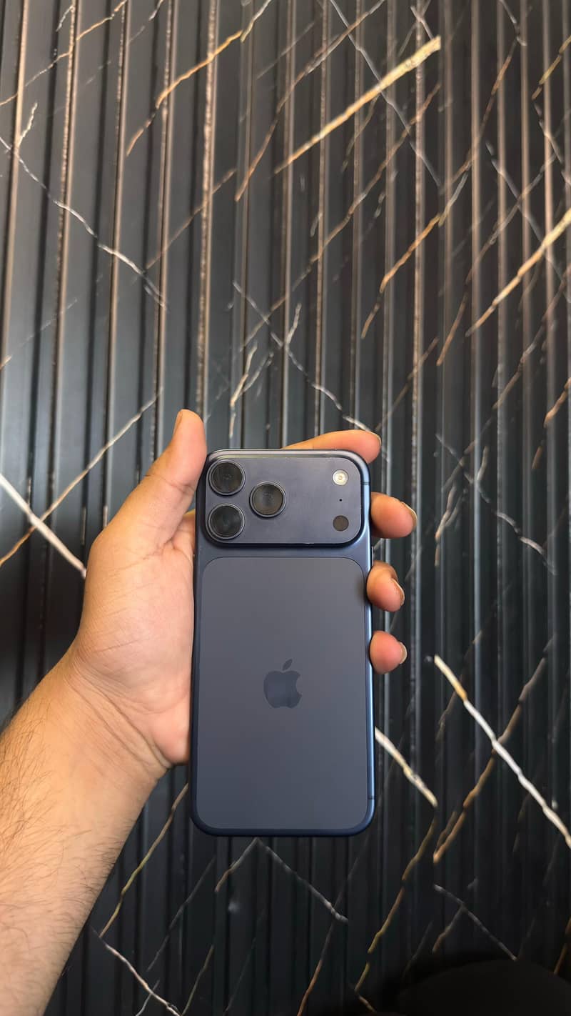 Apple iPhone 17 Pro Max 0