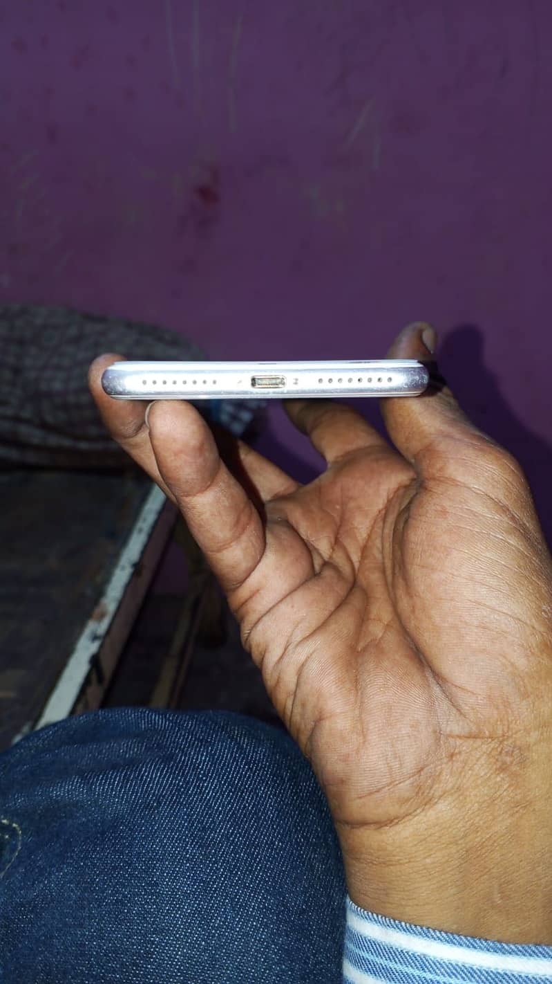 Apple iPhone 8 Plus 1