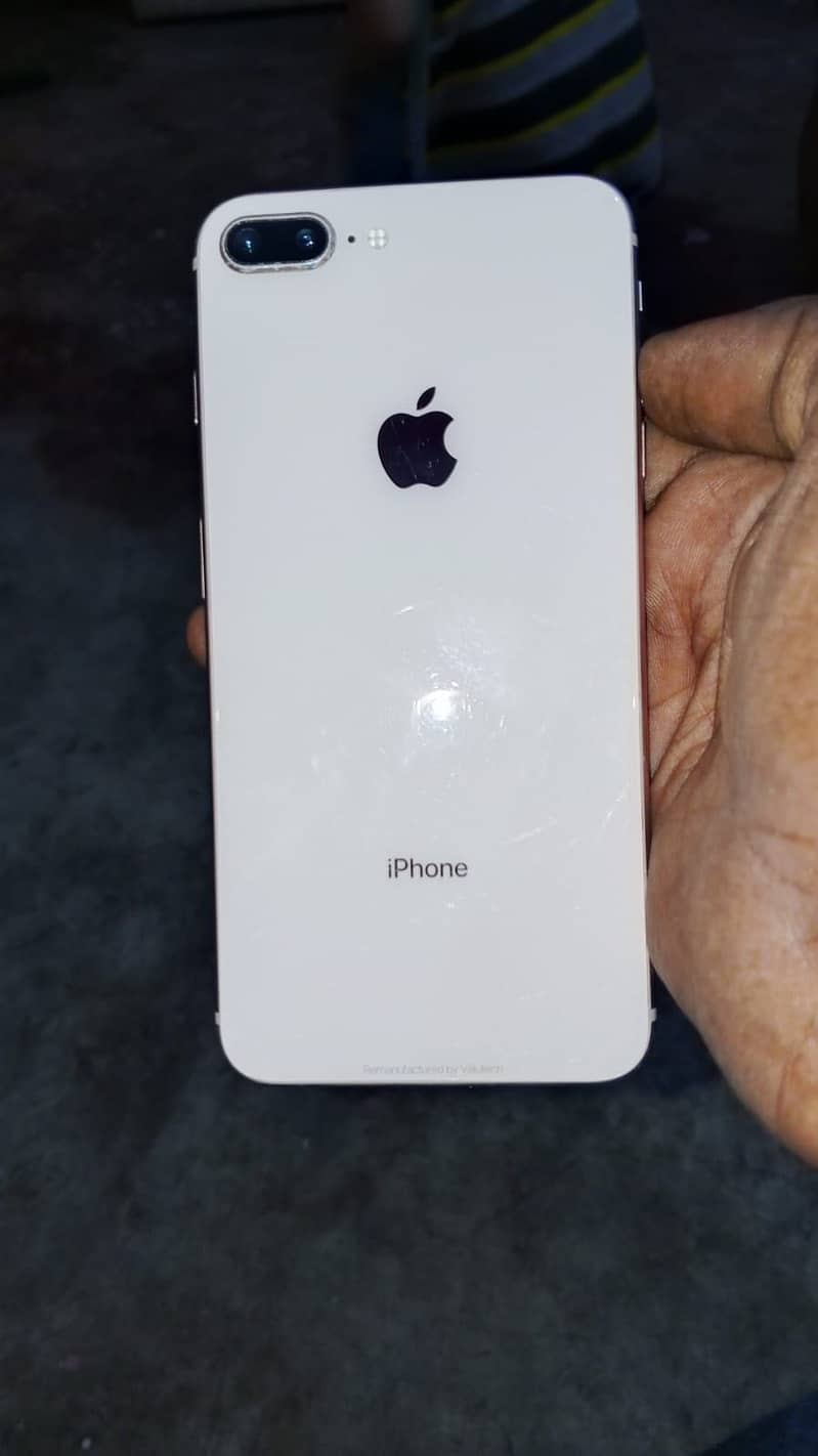 Apple iPhone 8 Plus 3