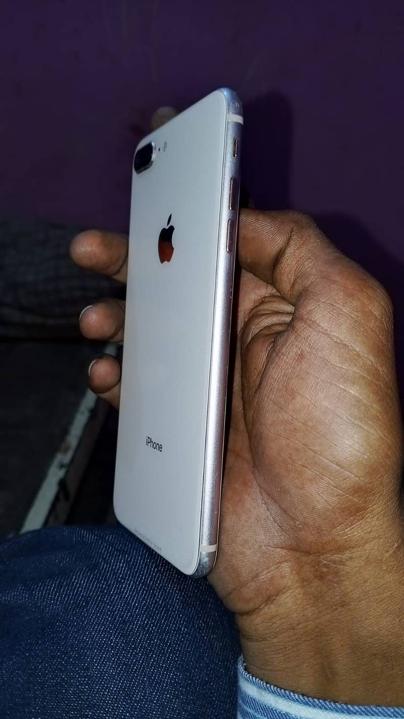Apple iPhone 8 Plus 5
