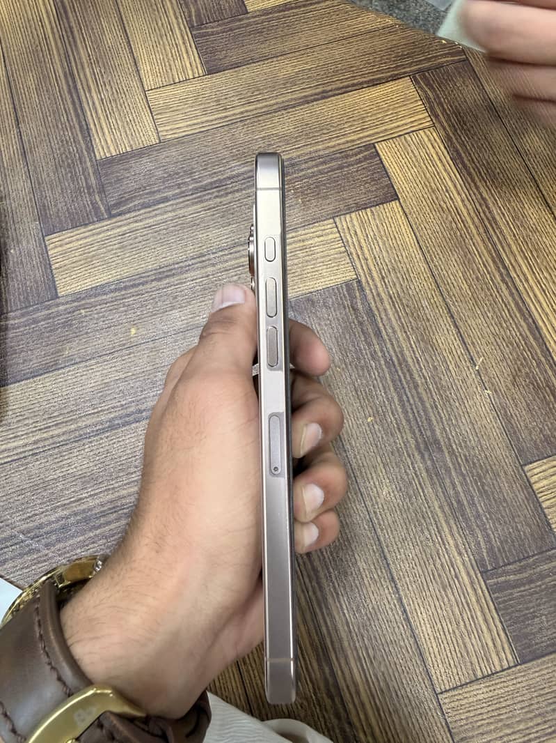 Apple iPhone 16 Pro Max 3