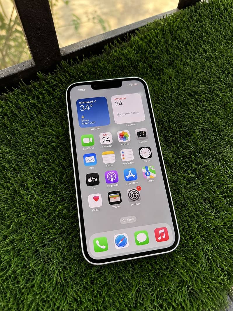 Apple iPhone 13 0