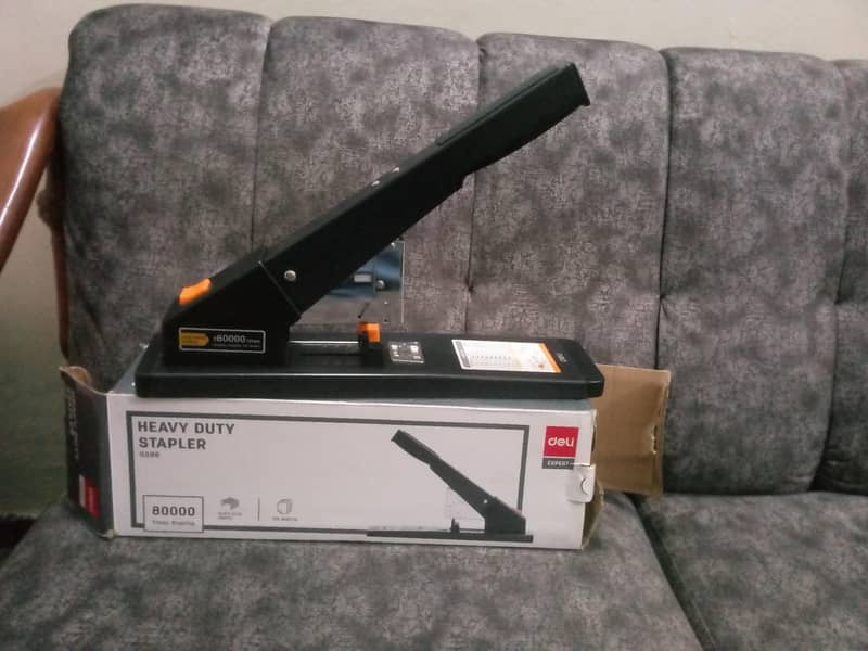 Heavy Duty Stapler 1