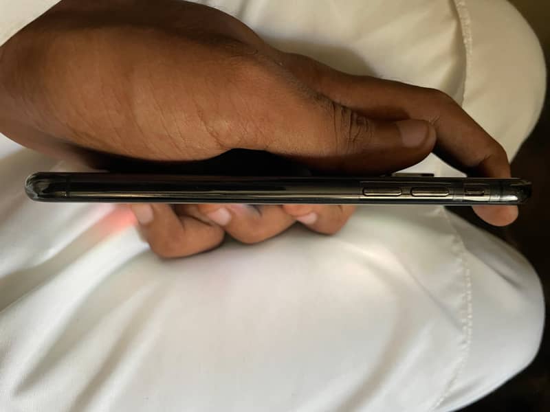 Apple iPhone X 3